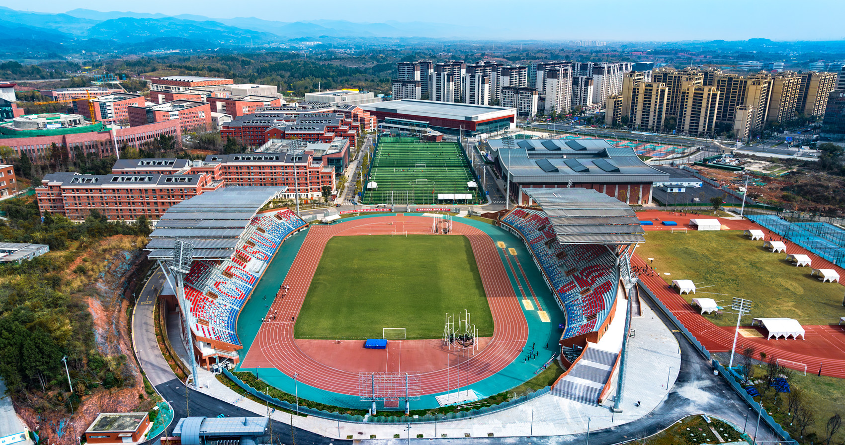 谈球吧看望成都世运会场馆丨成都体育学院场馆中间：施工讲授两不误(图2)